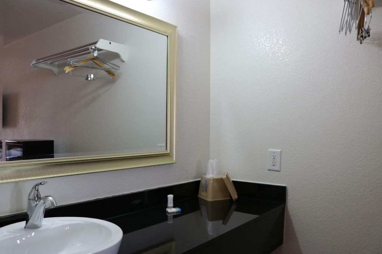 Heritage Inn & Suites El Dorado Esterno foto